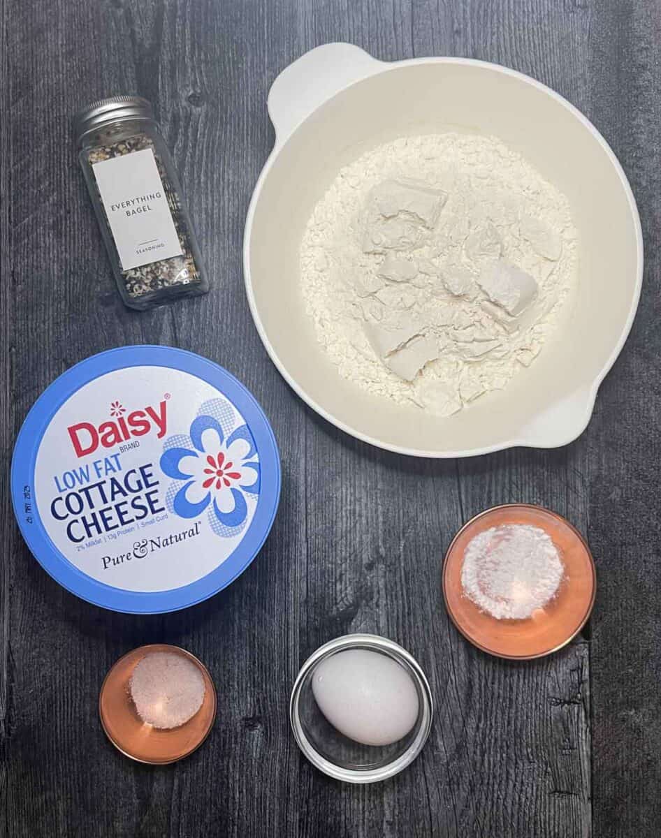 Ingredients needed to make cottage cheese bagels